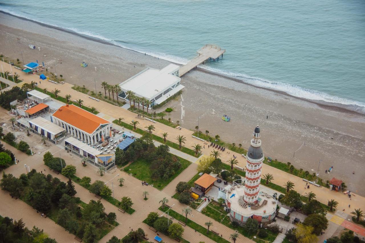 Premium Aparthotel With Sea View Batoemi Buitenkant foto